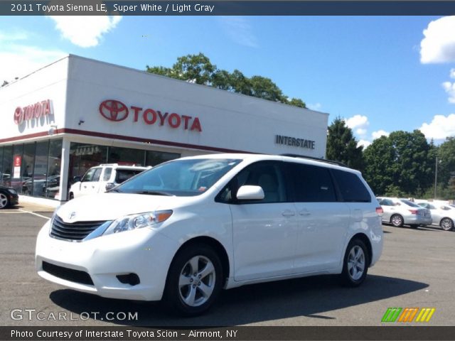 2011 Toyota Sienna LE in Super White