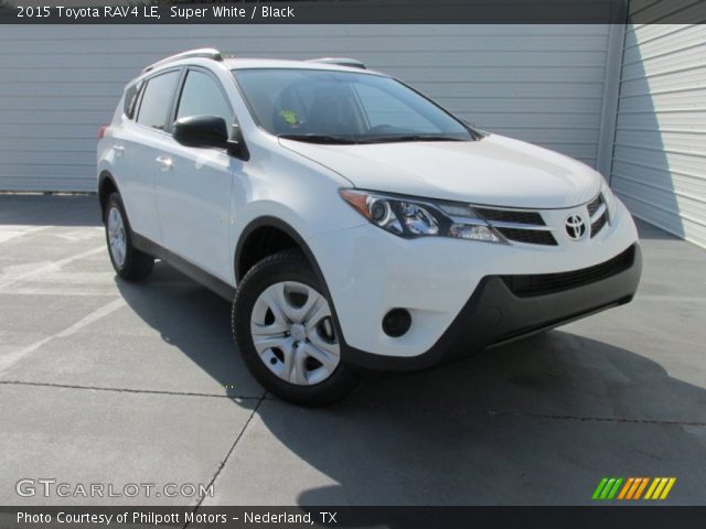 2015 Toyota RAV4 LE in Super White