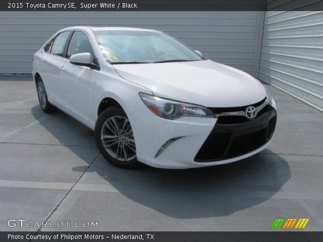 2015 Toyota Camry SE in Super White