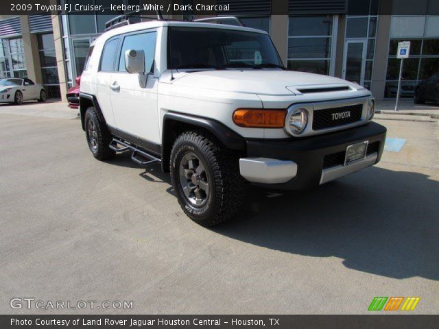 2009 Toyota FJ Cruiser  in Iceberg White