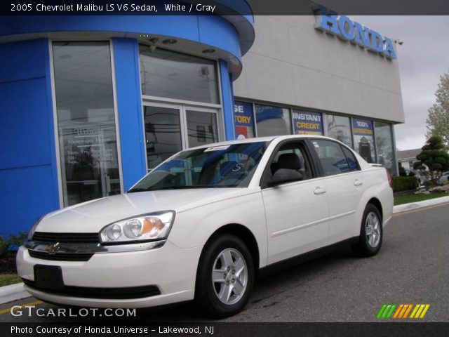 2005 Chevrolet Malibu LS V6 Sedan in White