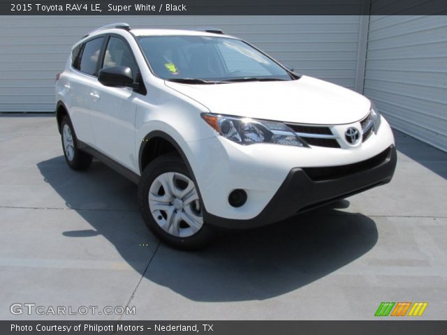 2015 Toyota RAV4 LE in Super White