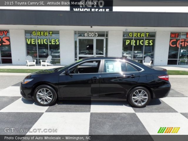 2015 Toyota Camry SE in Attitude Black Metallic
