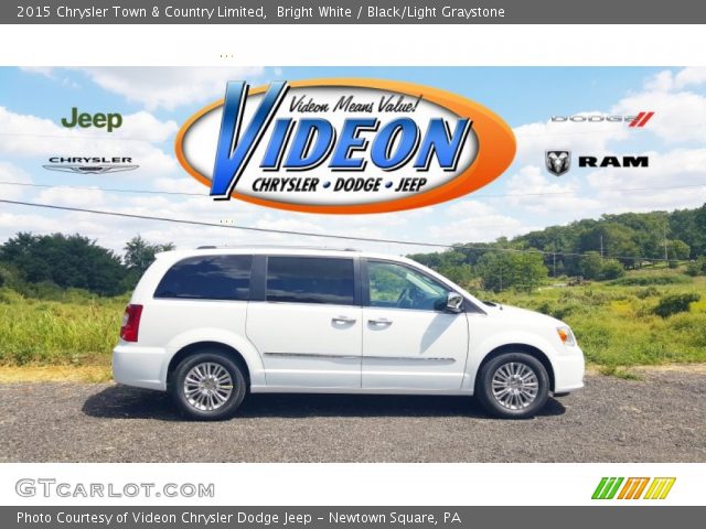 2015 Chrysler Town & Country Limited in Bright White