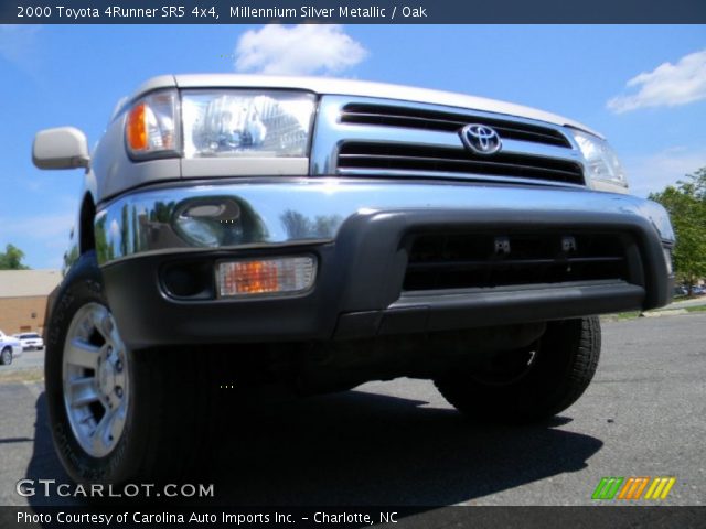 2000 Toyota 4Runner SR5 4x4 in Millennium Silver Metallic