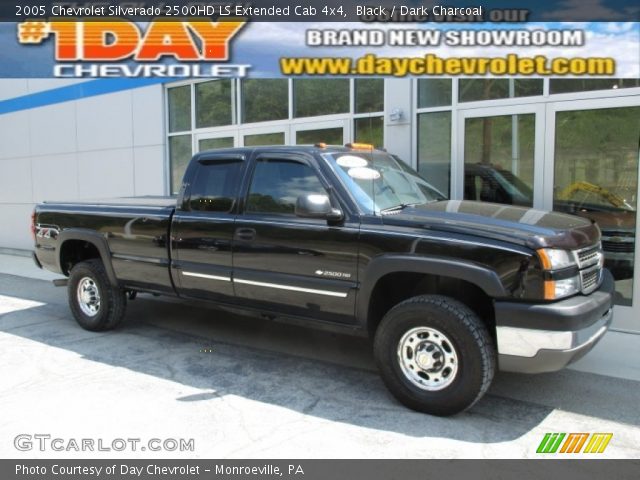 2005 Chevrolet Silverado 2500HD LS Extended Cab 4x4 in Black