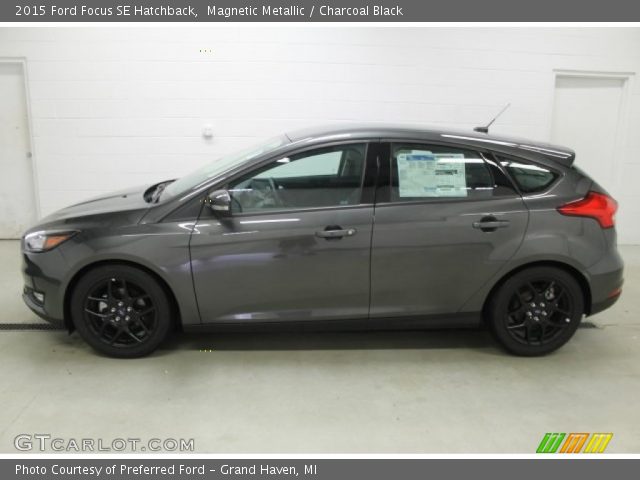 2015 Ford Focus SE Hatchback in Magnetic Metallic