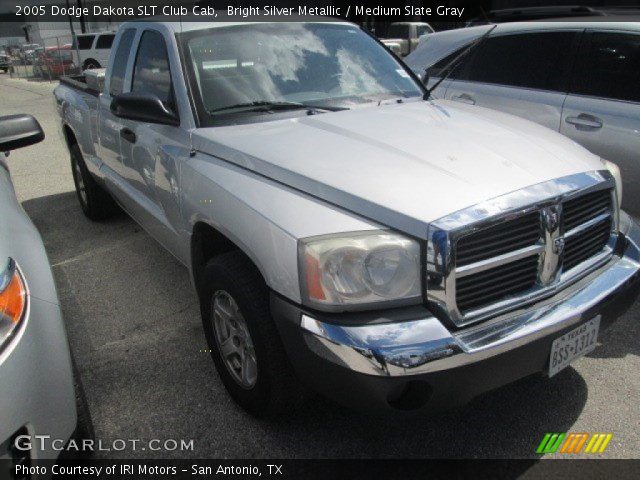 2005 Dodge Dakota SLT Club Cab in Bright Silver Metallic