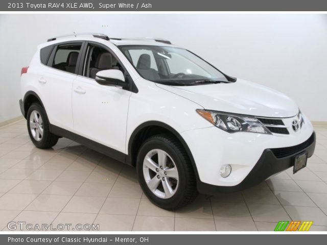 2013 Toyota RAV4 XLE AWD in Super White