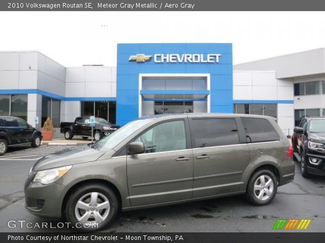 2010 Volkswagen Routan SE in Meteor Gray Metallic