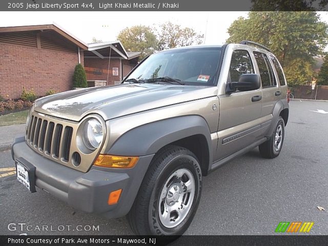 2005 Jeep Liberty Sport 4x4 in Light Khaki Metallic