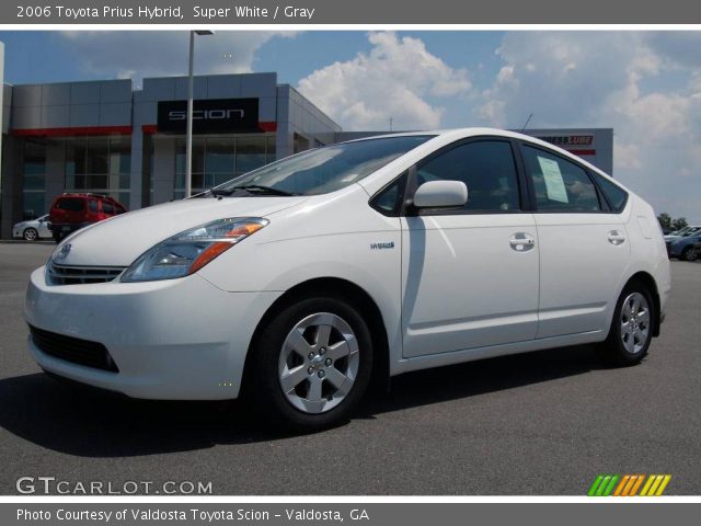 2006 Toyota Prius Hybrid in Super White