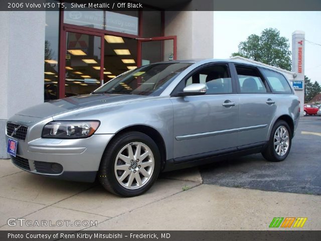 2006 Volvo V50 T5 in Silver Metallic