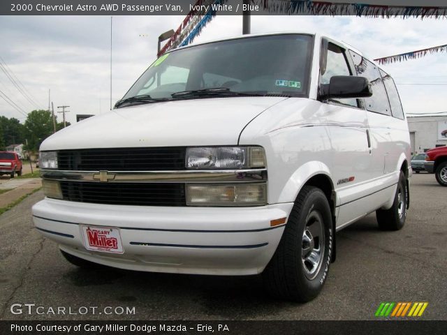 2000 Chevrolet Astro AWD Passenger Van in Ivory White