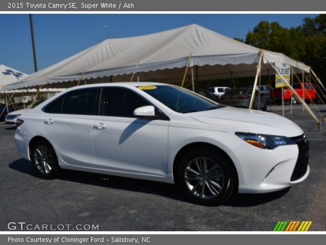 2015 Toyota Camry SE in Super White
