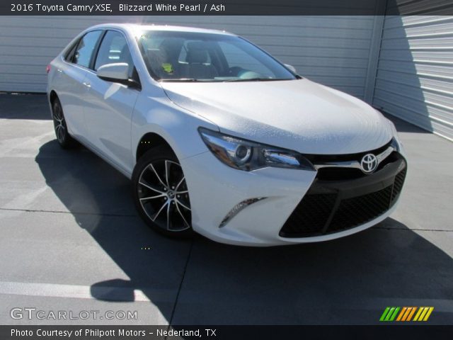 2016 Toyota Camry XSE in Blizzard White Pearl