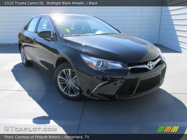 2016 Toyota Camry SE in Midnight Black Metallic