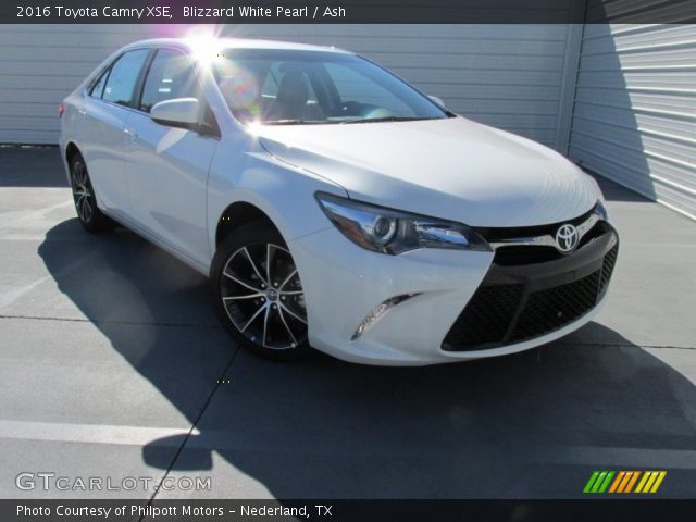 2016 Toyota Camry XSE in Blizzard White Pearl