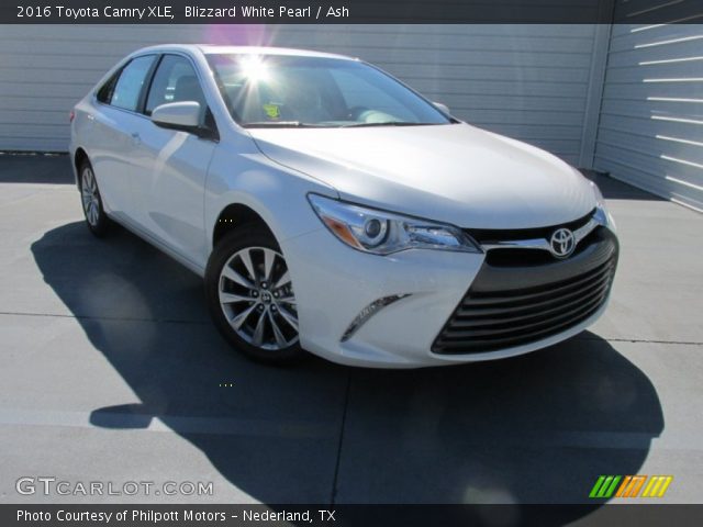 2016 Toyota Camry XLE in Blizzard White Pearl