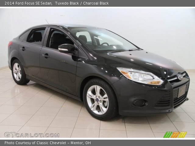 2014 Ford Focus SE Sedan in Tuxedo Black