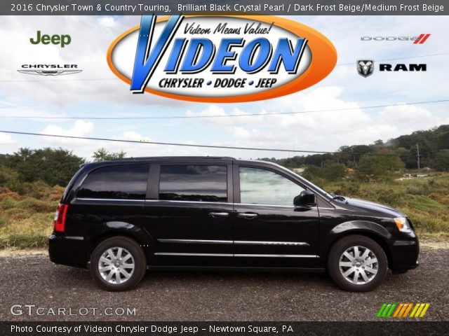 2016 Chrysler Town & Country Touring in Brilliant Black Crystal Pearl