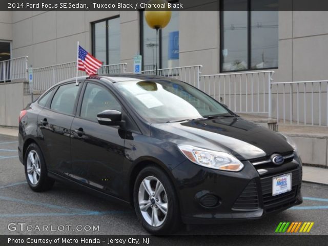 2014 Ford Focus SE Sedan in Tuxedo Black