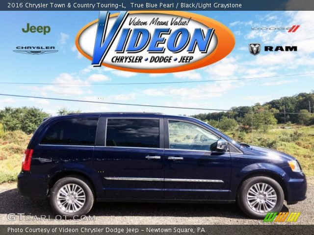 2016 Chrysler Town & Country Touring-L in True Blue Pearl