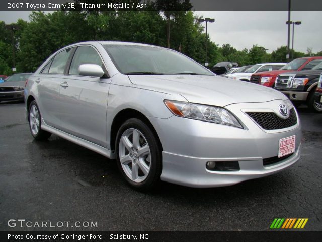 2007 Toyota Camry SE in Titanium Metallic