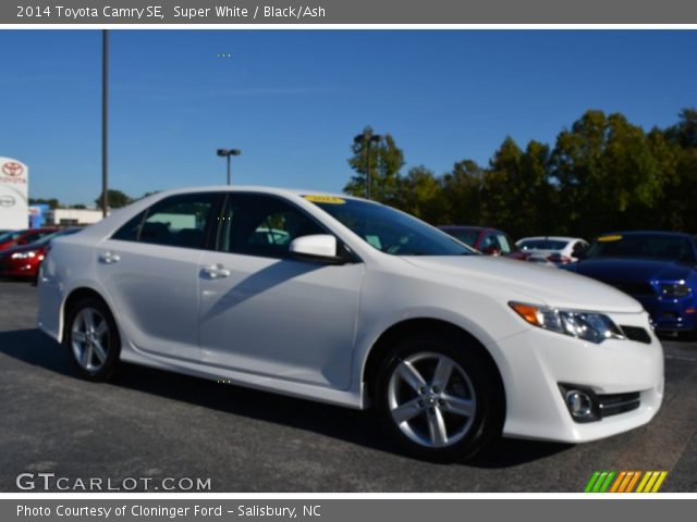 2014 Toyota Camry SE in Super White