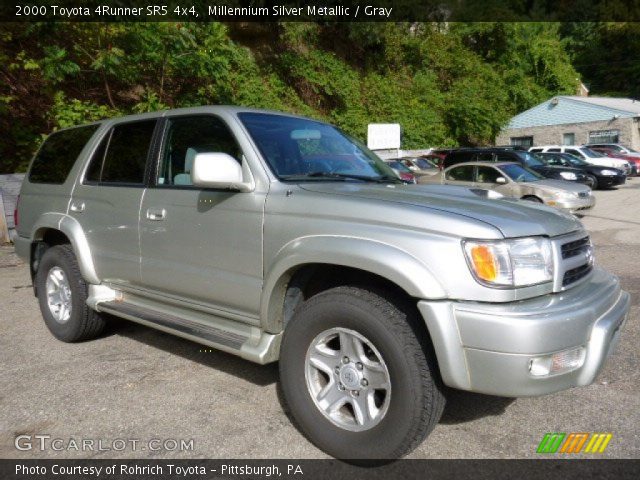 2000 Toyota 4Runner SR5 4x4 in Millennium Silver Metallic