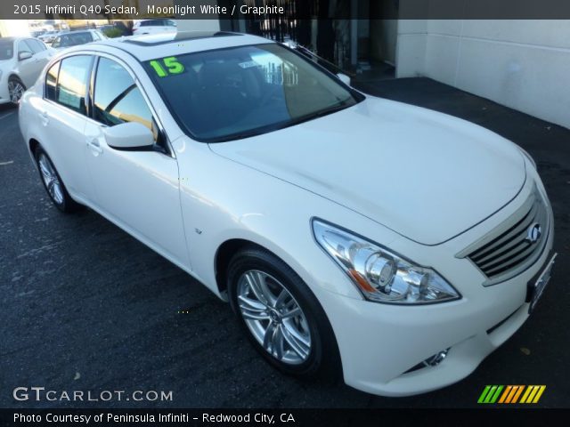 2015 Infiniti Q40 Sedan in Moonlight White
