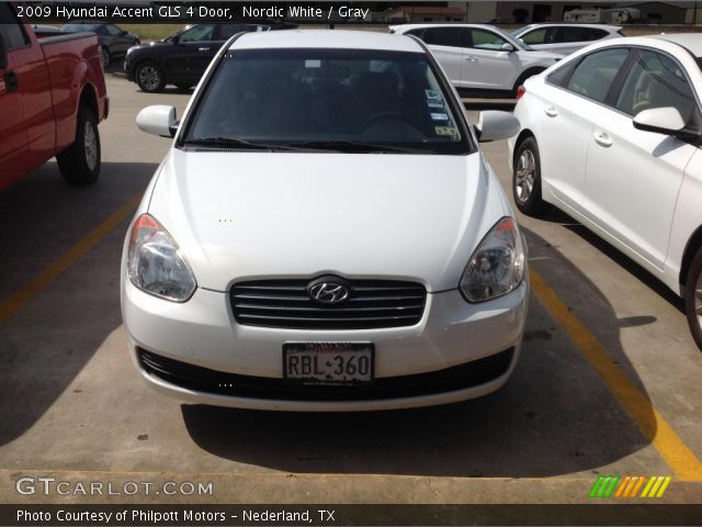 2009 Hyundai Accent GLS 4 Door in Nordic White