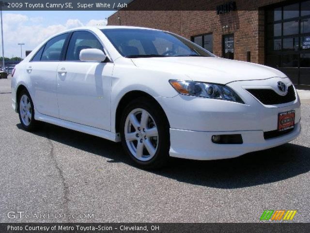2009 Toyota Camry SE in Super White