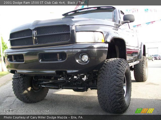 2001 Dodge Ram 1500 ST Club Cab 4x4 in Black