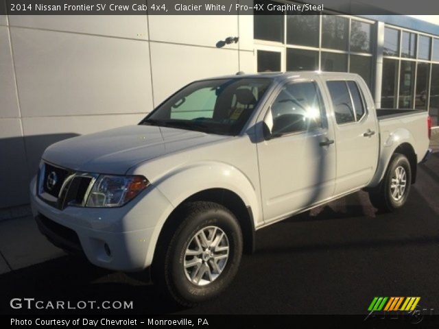 2014 Nissan Frontier SV Crew Cab 4x4 in Glacier White