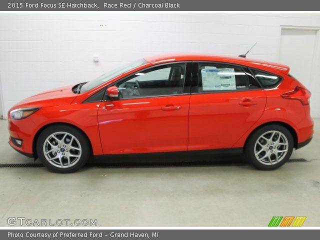2015 Ford Focus SE Hatchback in Race Red