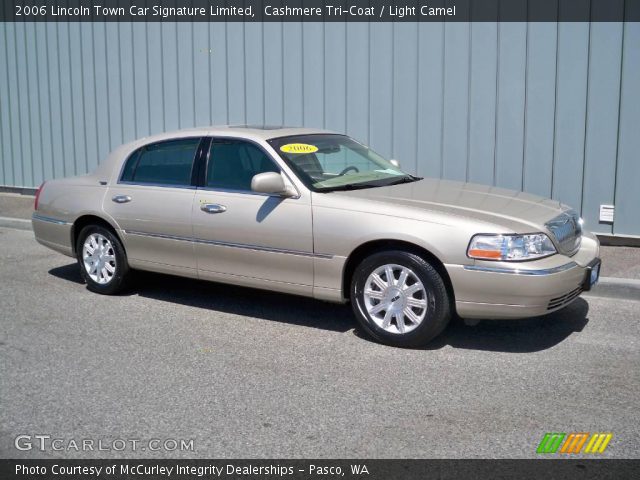 2006 Lincoln Town Car Signature Limited in Cashmere Tri-Coat
