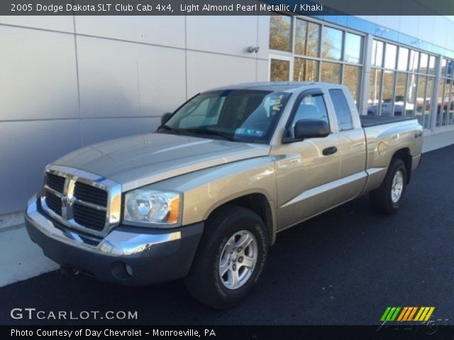 2005 Dodge Dakota SLT Club Cab 4x4 in Light Almond Pearl Metallic