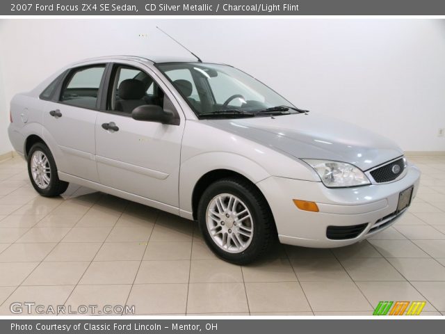 2007 Ford Focus ZX4 SE Sedan in CD Silver Metallic