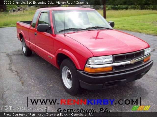 2002 Chevrolet S10 Extended Cab in Victory Red