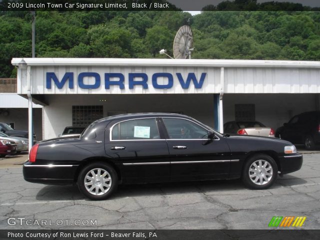 2009 Lincoln Town Car Signature Limited in Black