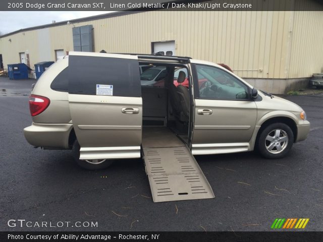 2005 Dodge Grand Caravan SXT in Linen Gold Metallic