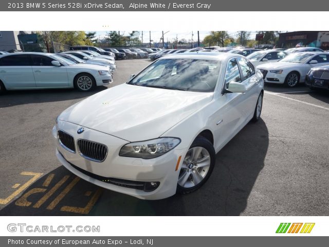 2013 BMW 5 Series 528i xDrive Sedan in Alpine White