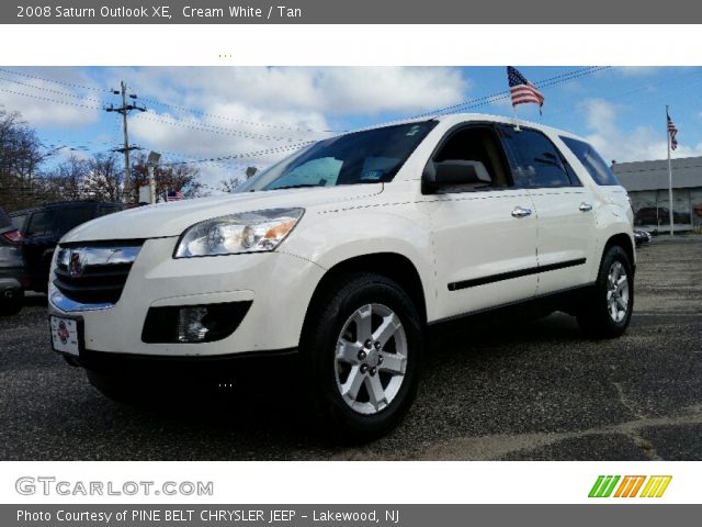 2008 Saturn Outlook XE in Cream White