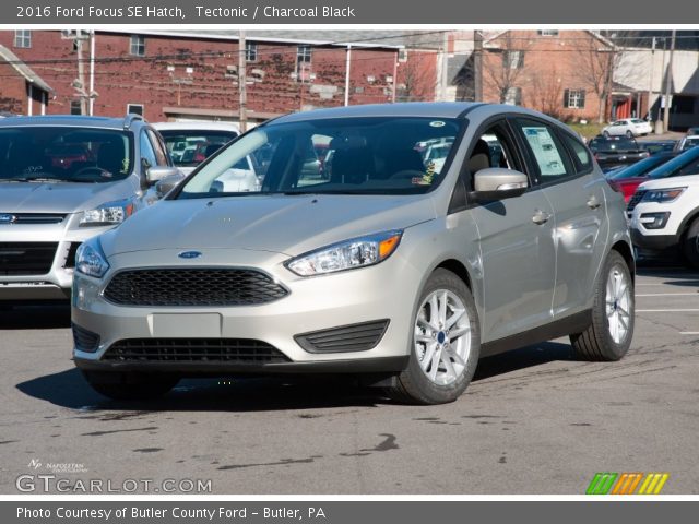 2016 Ford Focus SE Hatch in Tectonic