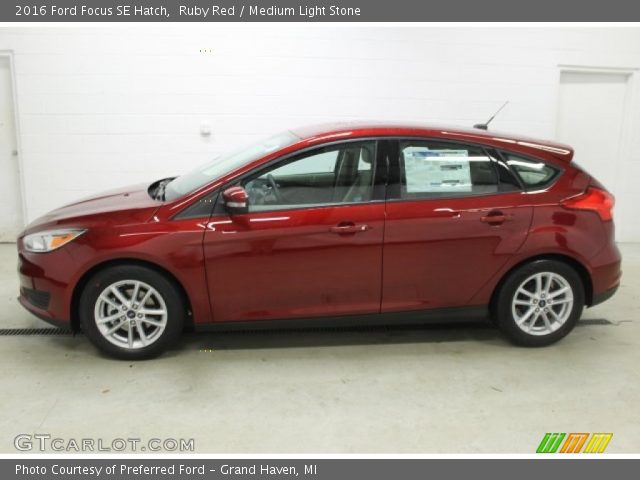 2016 Ford Focus SE Hatch in Ruby Red