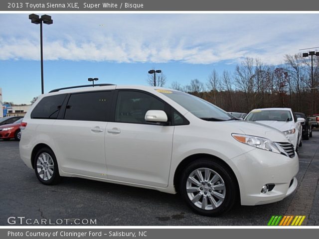 2013 Toyota Sienna XLE in Super White