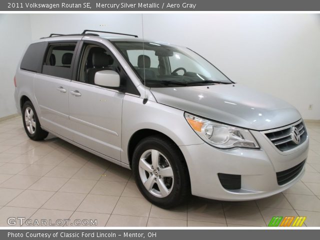 2011 Volkswagen Routan SE in Mercury Silver Metallic