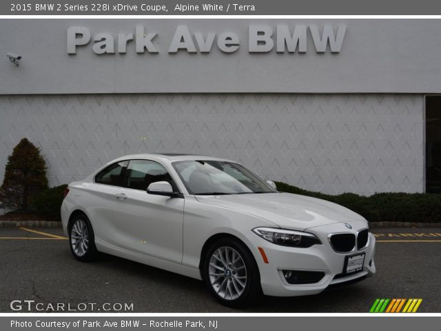 2015 BMW 2 Series 228i xDrive Coupe in Alpine White