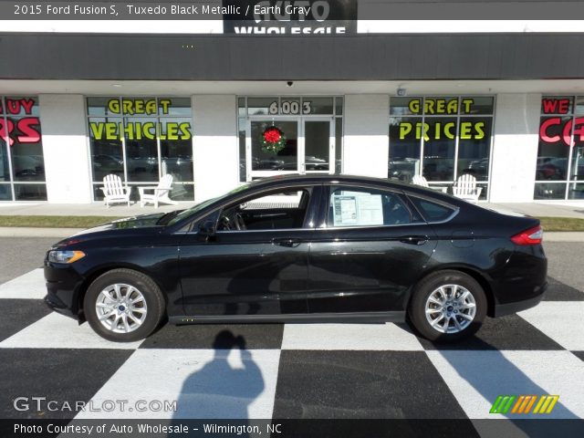 2015 Ford Fusion S in Tuxedo Black Metallic